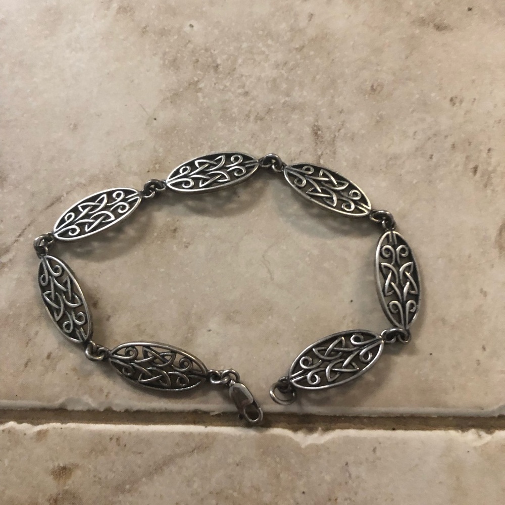 ☘️Irish Celtic Knot Sterling Silver Bracelet- 948 $40 or $35 w/offer